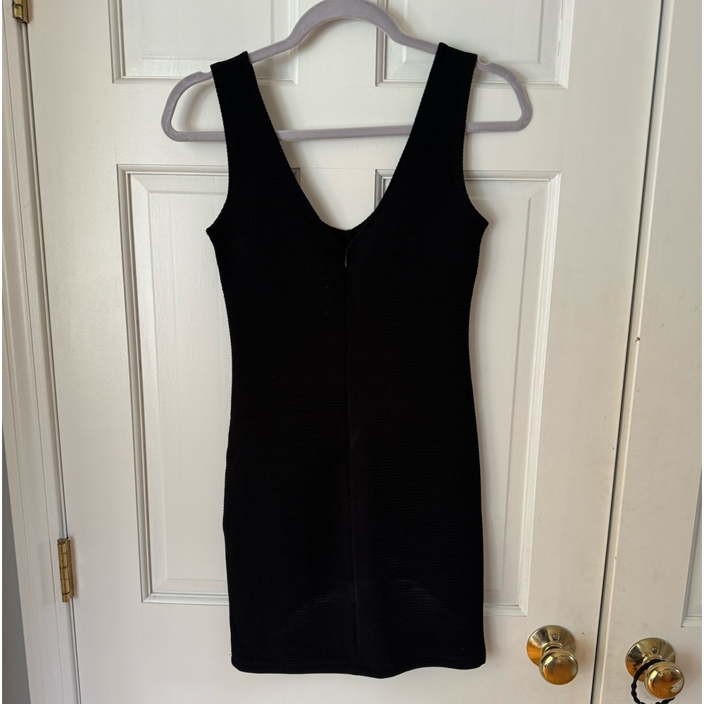 Black bodycon dress